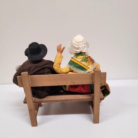 Santos Clay Figurines Set 2 Man Woman Sitting on a Bench Made in France Coffee - Picture 2 of 7